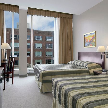 Super 8 By Wyndham Downtown Toronto Hotel Eksteriør billede