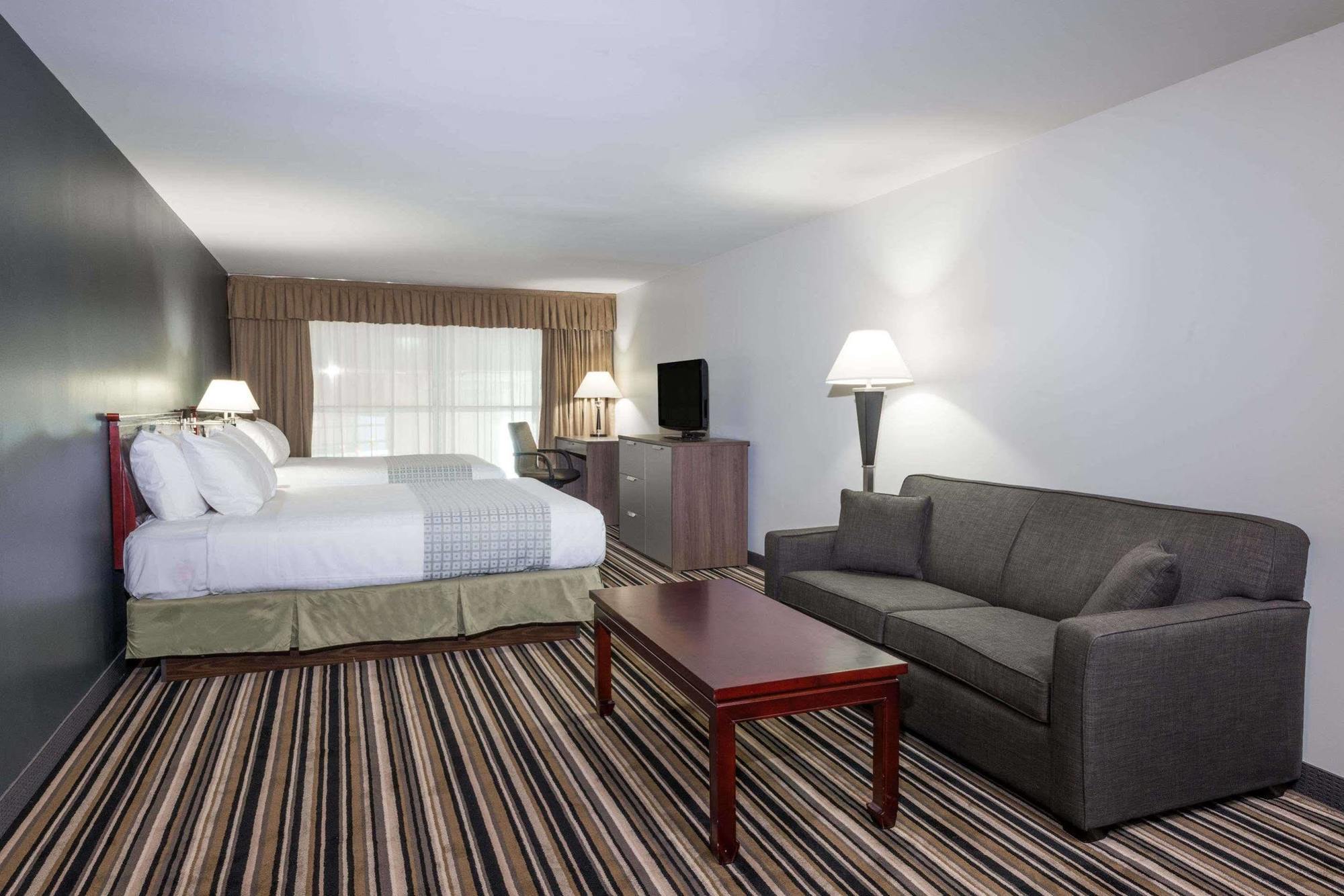 Super 8 By Wyndham Downtown Toronto Hotel Eksteriør billede